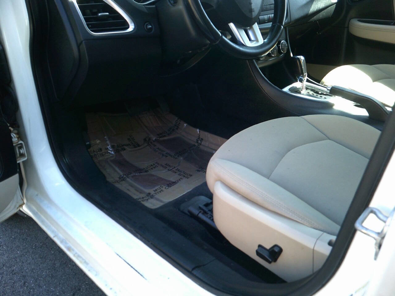 Used 2011 Dodge Avenger Mainstreet FWD image 19