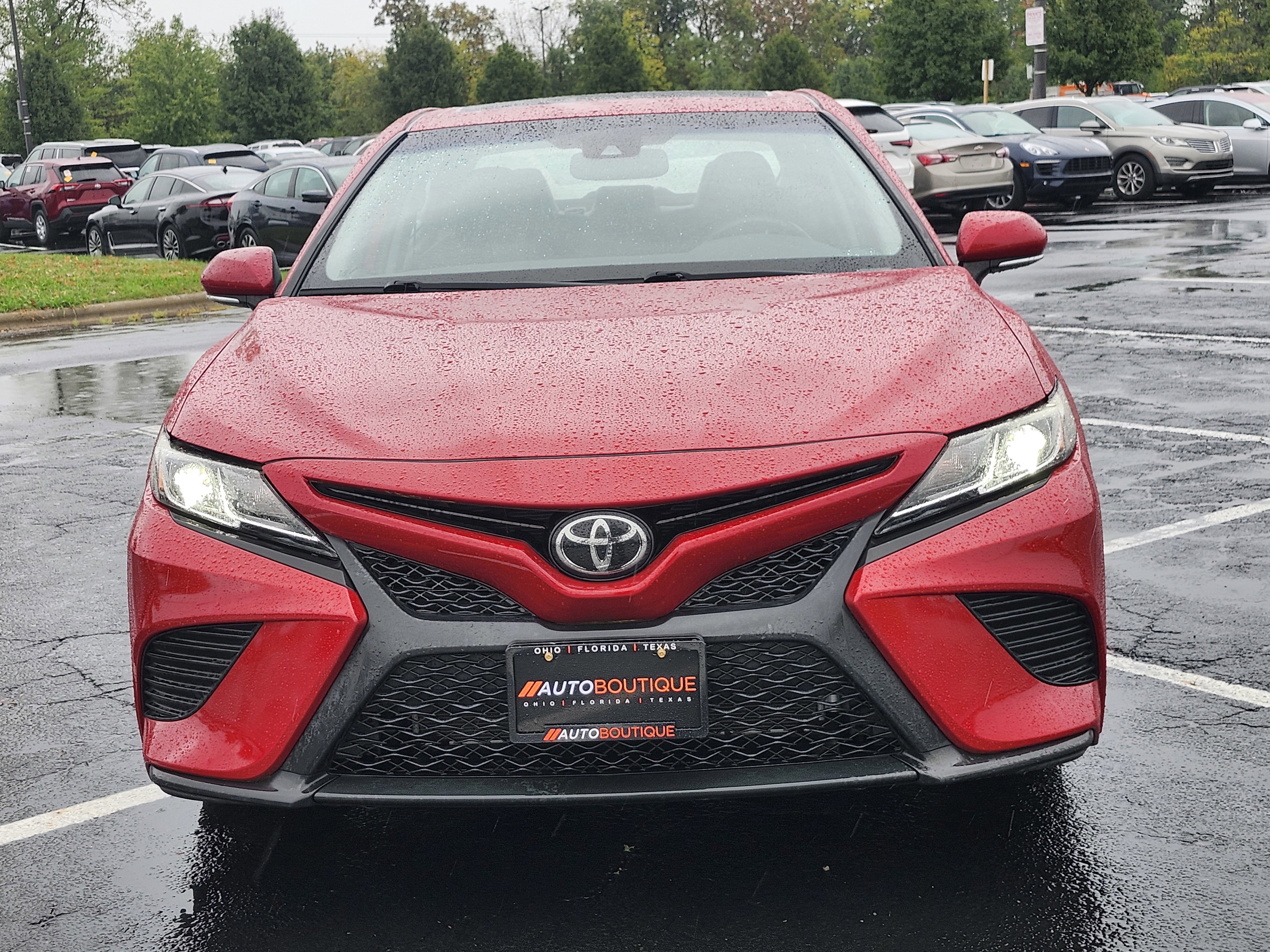 Used 2020 Toyota Camry SE image 3