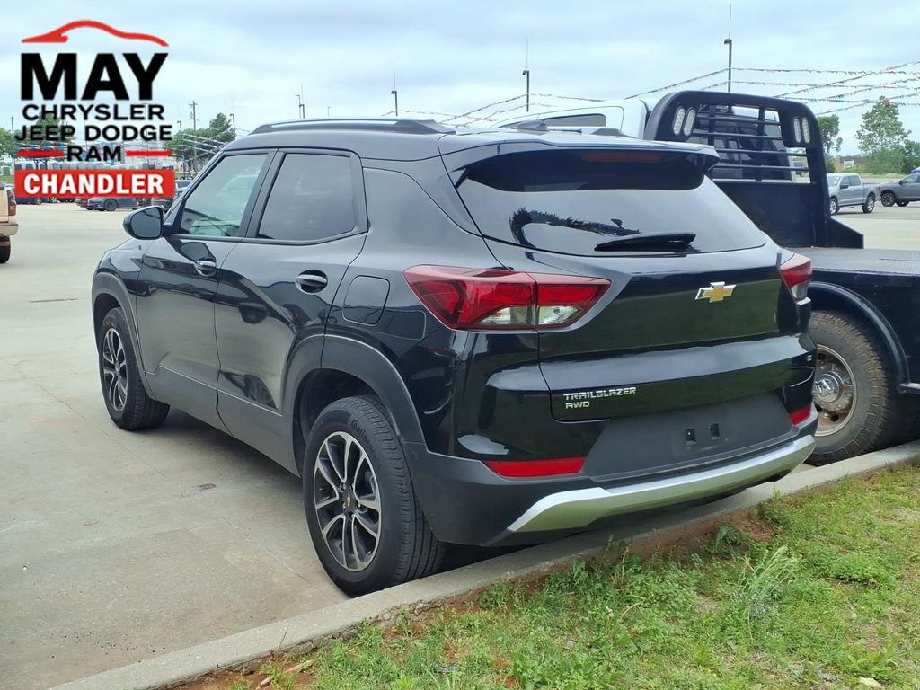 Used 2025 Chevrolet TrailBlazer LT AWD/4WD image 2