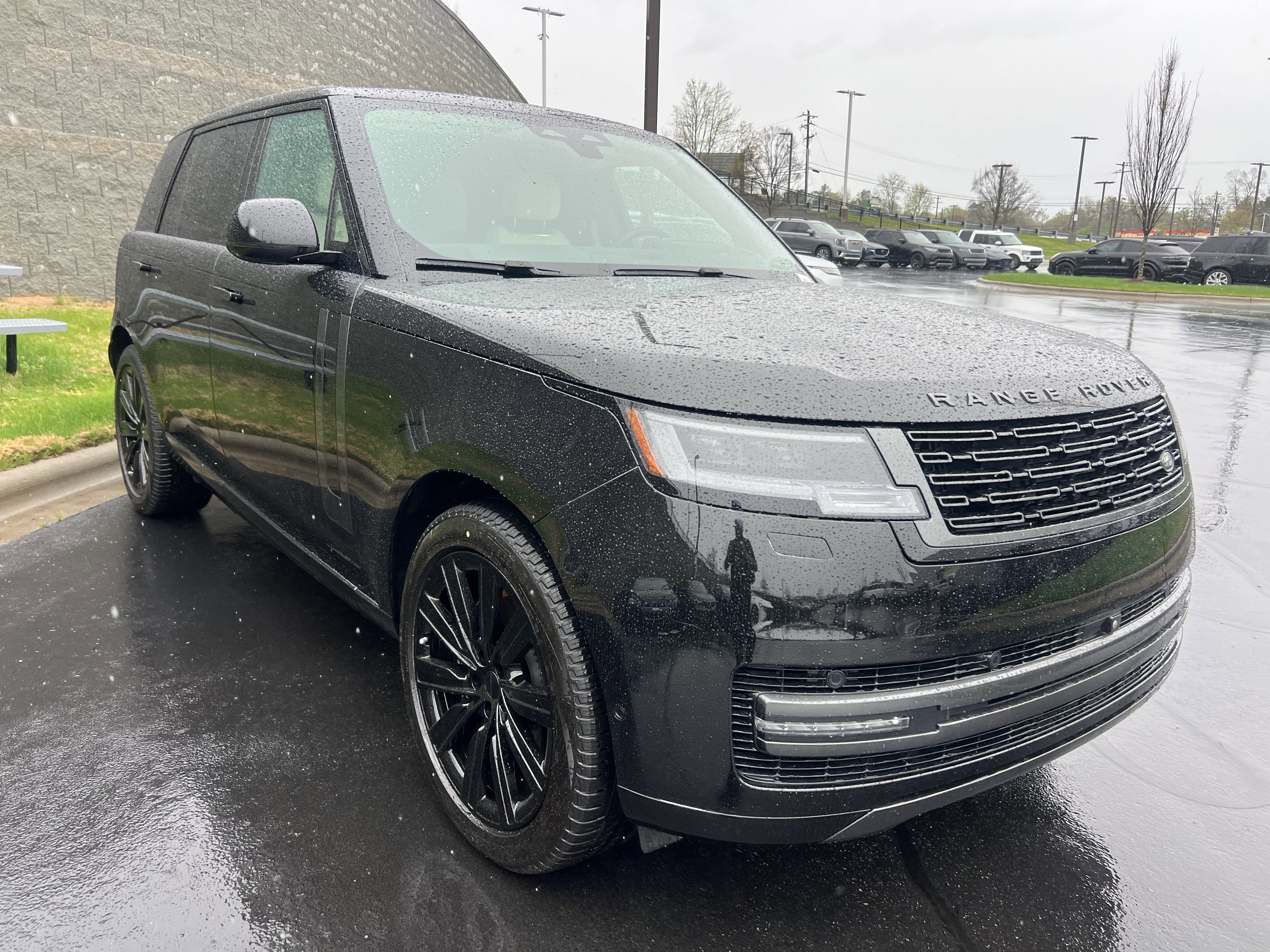 Certified 2025 Land Rover Range Rover Long Wheelbase SE image 9