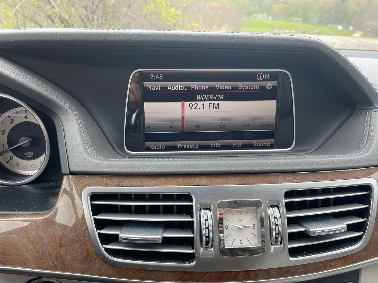Used 2015 Mercedes-Benz E 400 4MATIC Sedan image 9