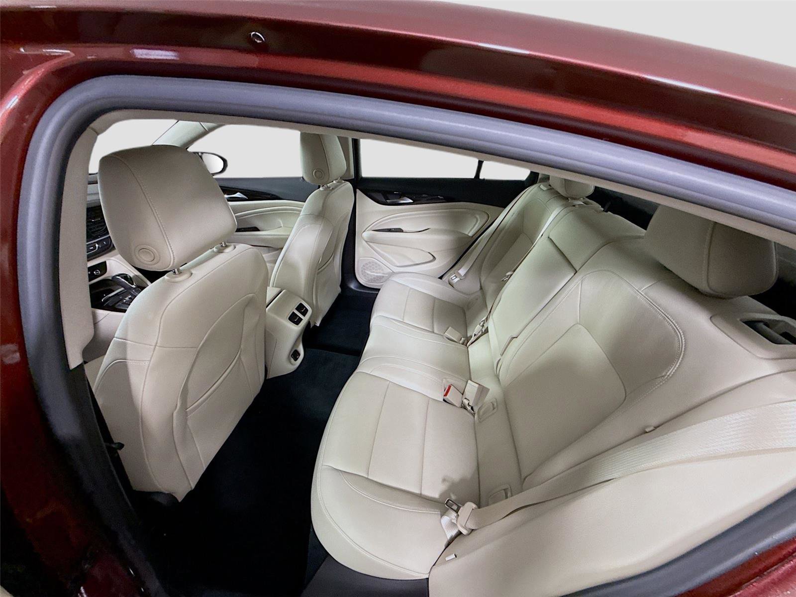 Used 2018 Buick Regal Essence w/ Driver Confidence Package #1 image 19