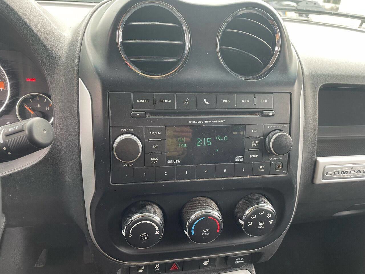 Used 2016 Jeep Compass Latitude FWD image 14