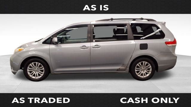 Used 2011 Toyota Sienna XLE w/ XLE Navigation Pkg image 4