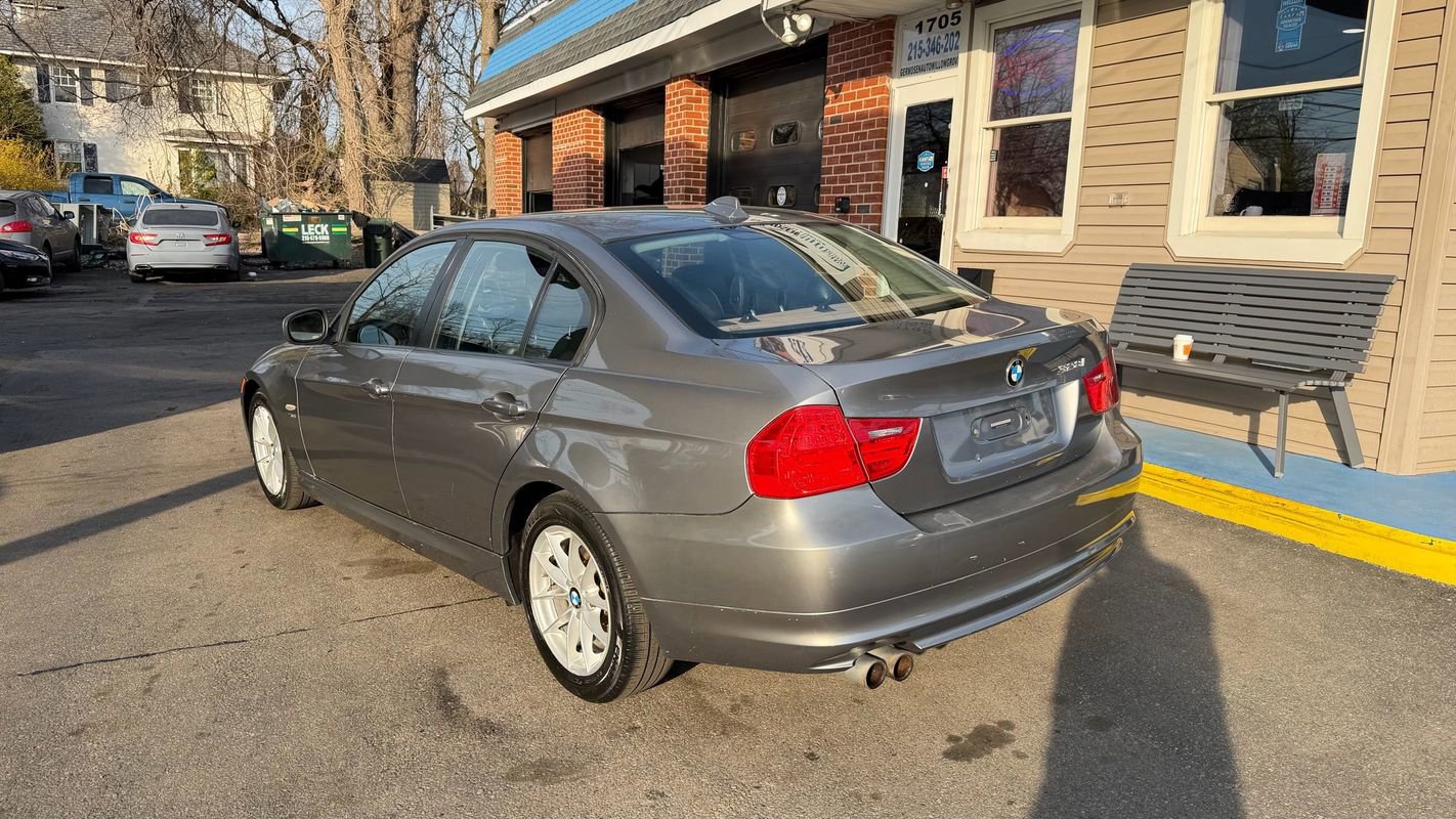Used 2010 BMW 328i xDrive Sedan w/ Premium Pkg AWD/4WD image 4