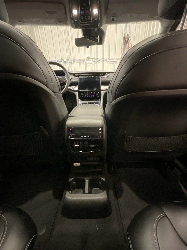 Used 2023 Jeep Grand Cherokee L Limited w/ Luxury Tech Group II image 15