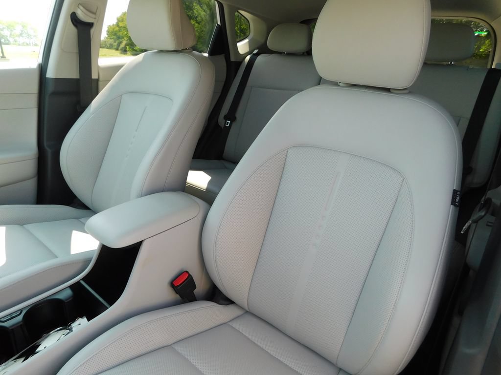 Used 2025 Hyundai Kona Limited AWD/4WD image 16
