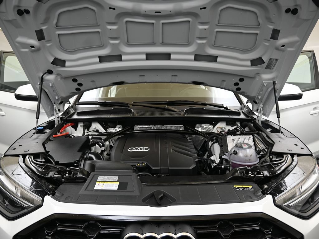 Certified 2025 Audi Q5 2.0T Premium w/ Convenience Plus Package AWD/4WD image 9