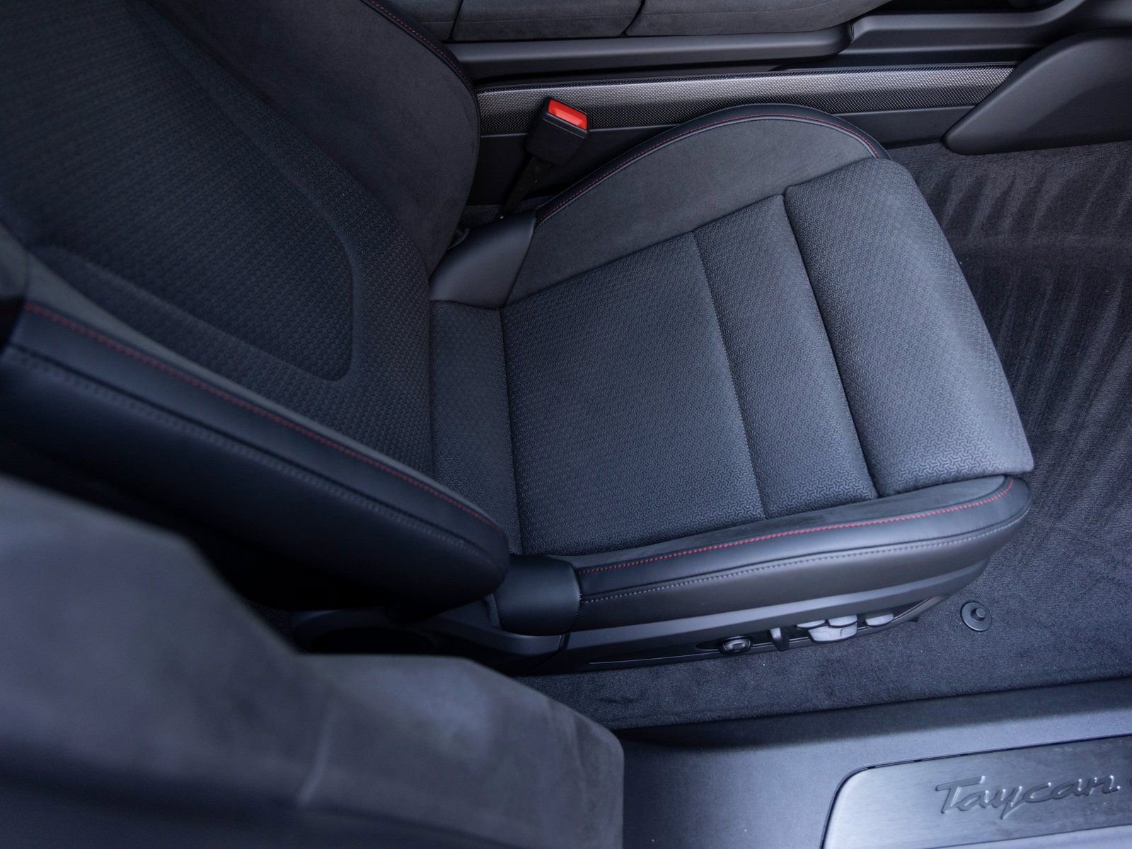 Used 2025 Porsche Taycan GTS image 35