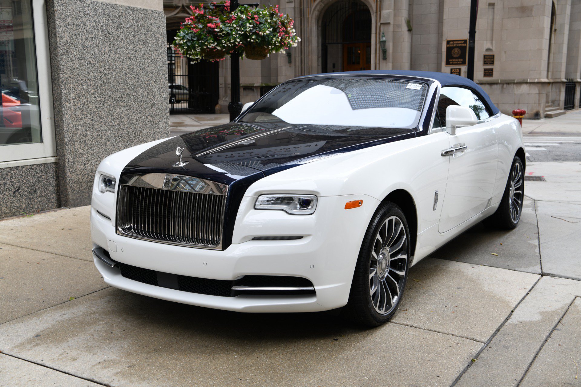 Used 2020 Rolls-Royce Dawn RWD image 4