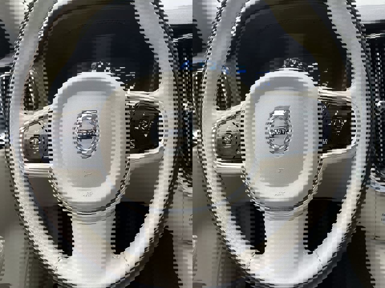 Used 2019 Volvo S60 T6 Momentum w/ Premium Package image 14