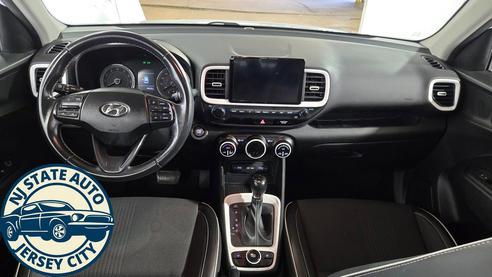 Used 2022 Hyundai Venue Limited FWD image 27