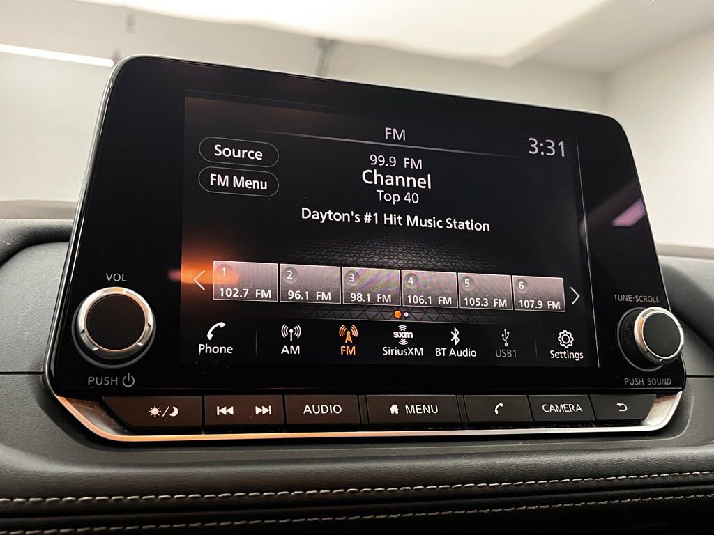 Used 2023 Nissan Rogue SV image 4