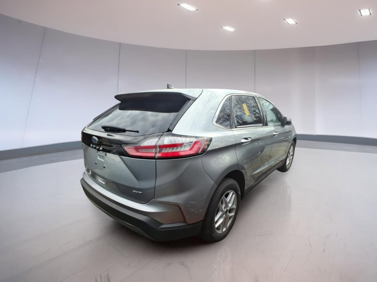 Used 2024 Ford Edge SEL image 4