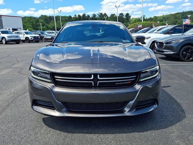 Used 2016 Dodge Charger SE RWD image 2