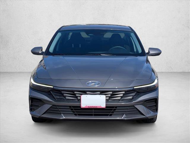 Used 2024 Hyundai Elantra SEL FWD image 2