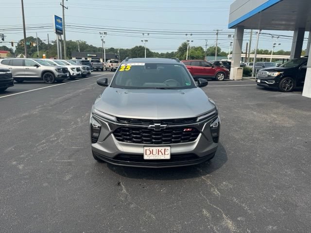 Used 2025 Chevrolet Trax RS w/ Sunroof Package FWD image 14