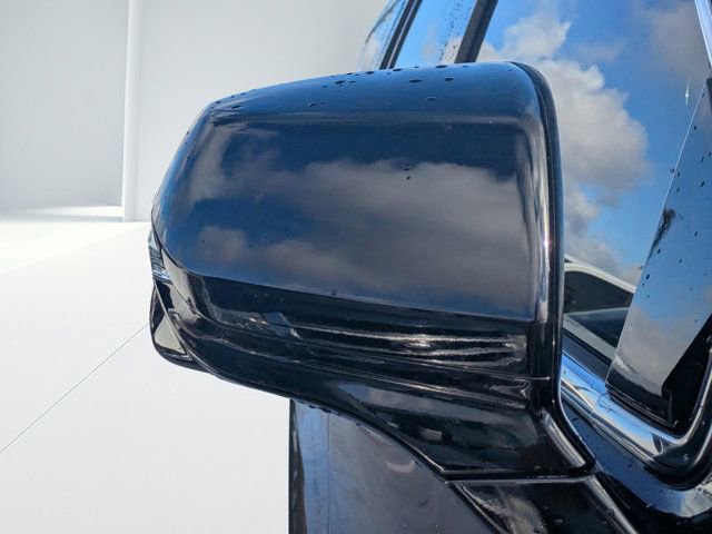 Used 2024 GMC Yukon XL Denali Ultimate image 9