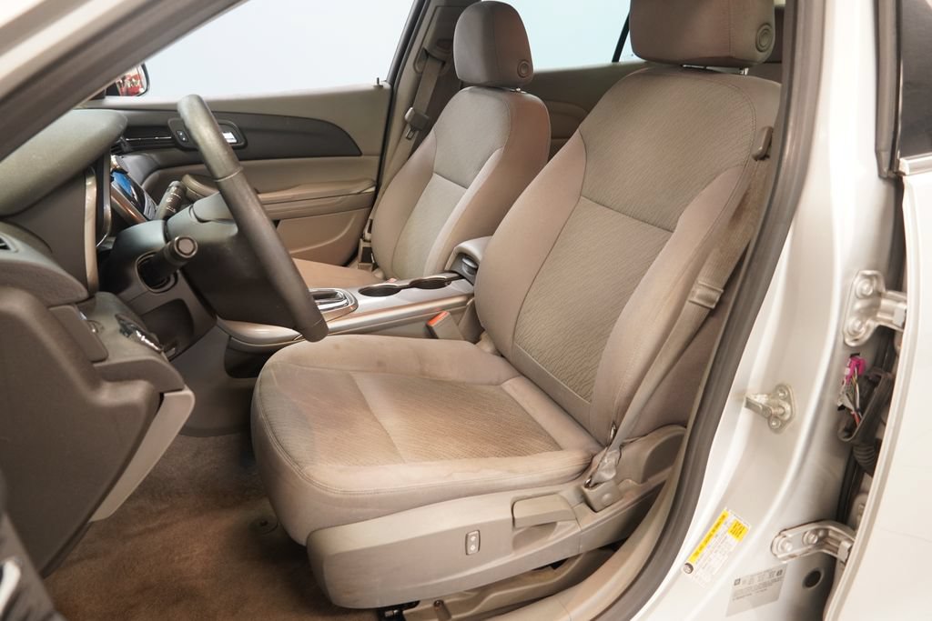 Used 2013 Chevrolet Malibu LS FWD image 3