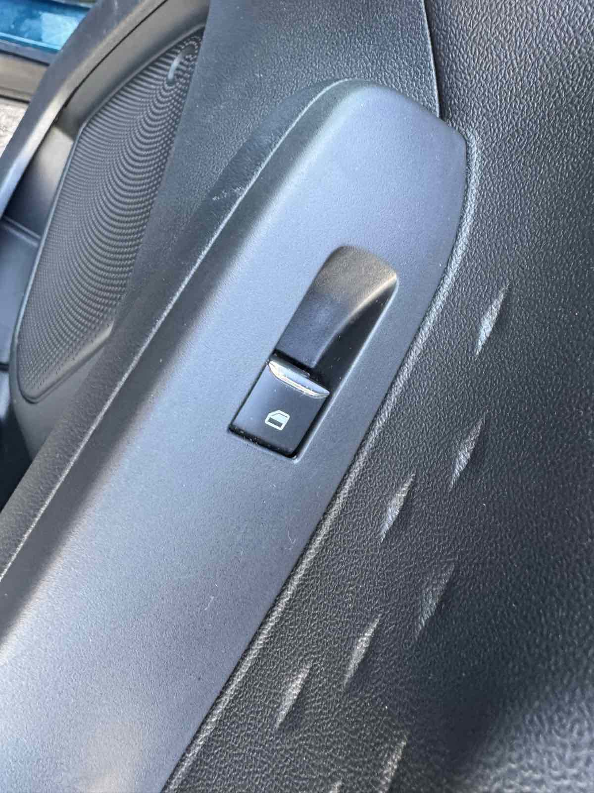 Used 2020 Ford Escape SE image 28