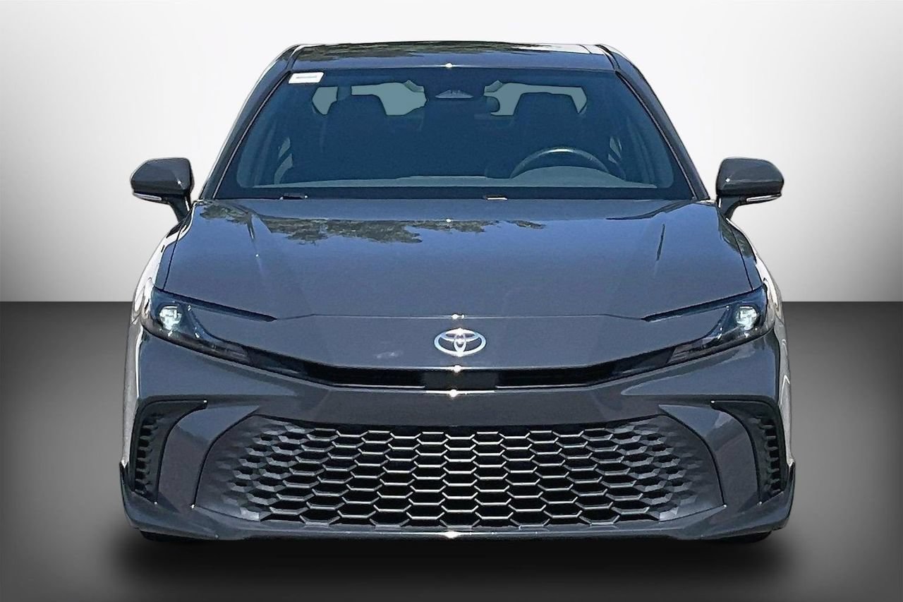 Used 2025 Toyota Camry SE FWD image 3