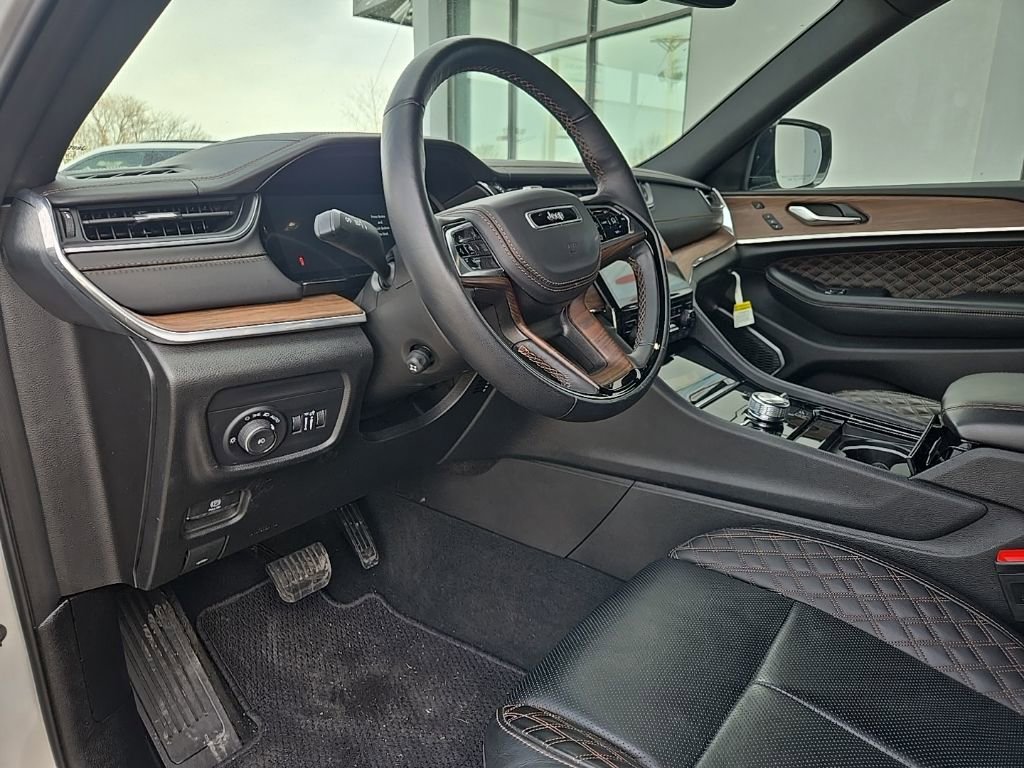 Used 2025 Jeep Grand Cherokee Summit image 33
