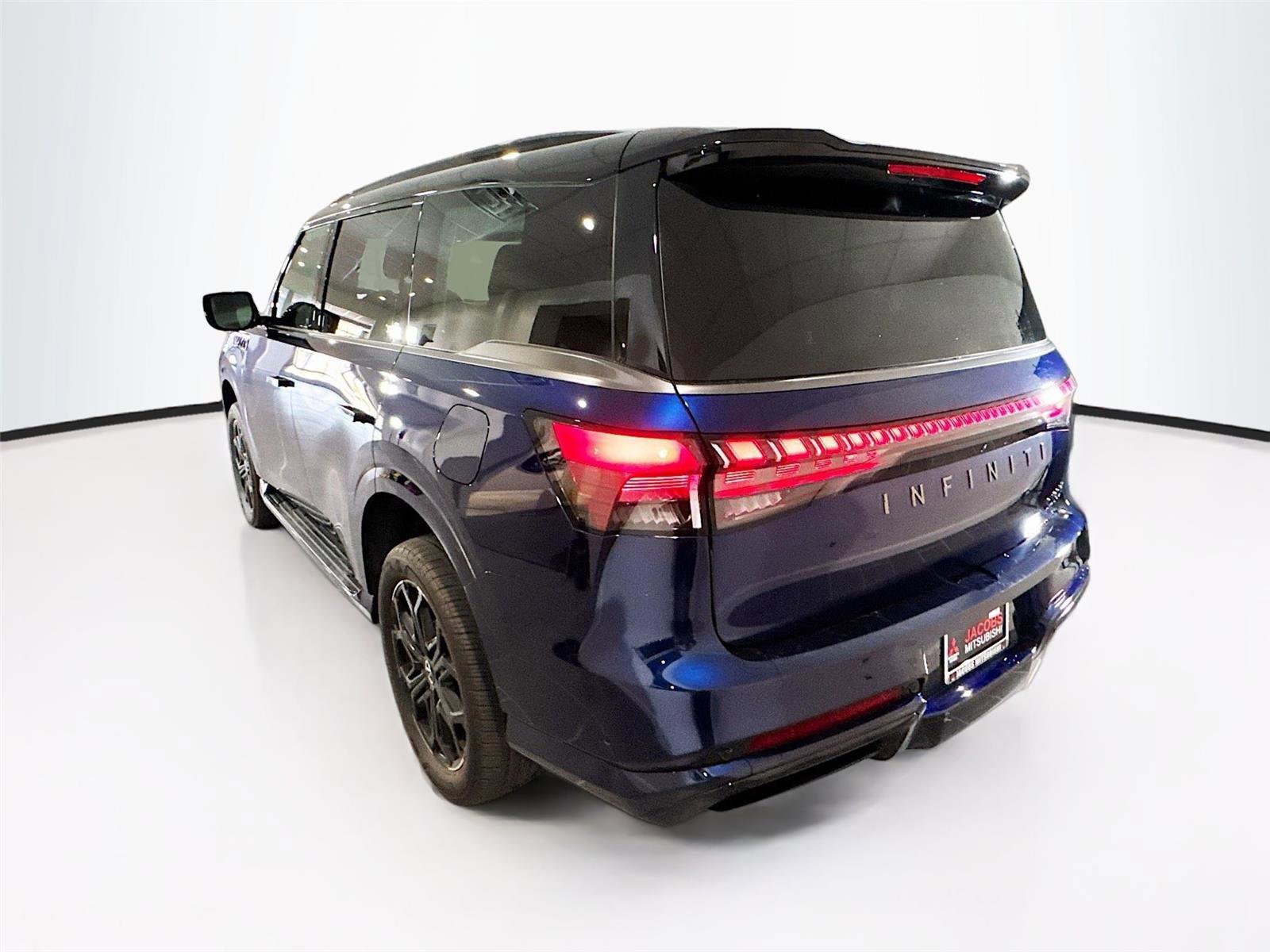 Used 2026 INFINITI QX80 Luxe image 3