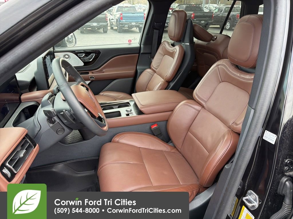 Used 2025 Lincoln Aviator Reserve w/ Equipment Group 201A image 9