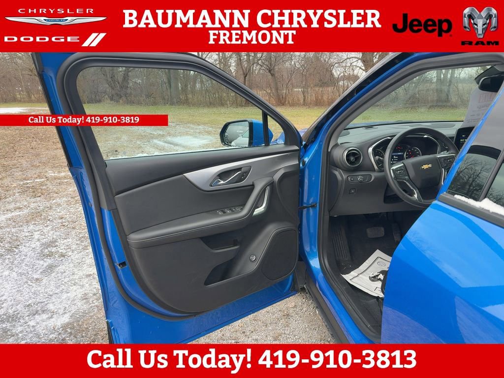 Used 2024 Chevrolet Blazer LT w/ Convenience Package image 2