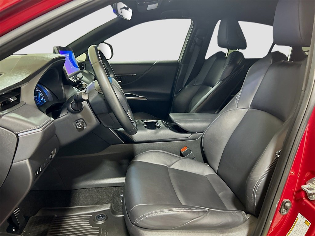 Used 2023 Toyota Venza Nightshade image 17