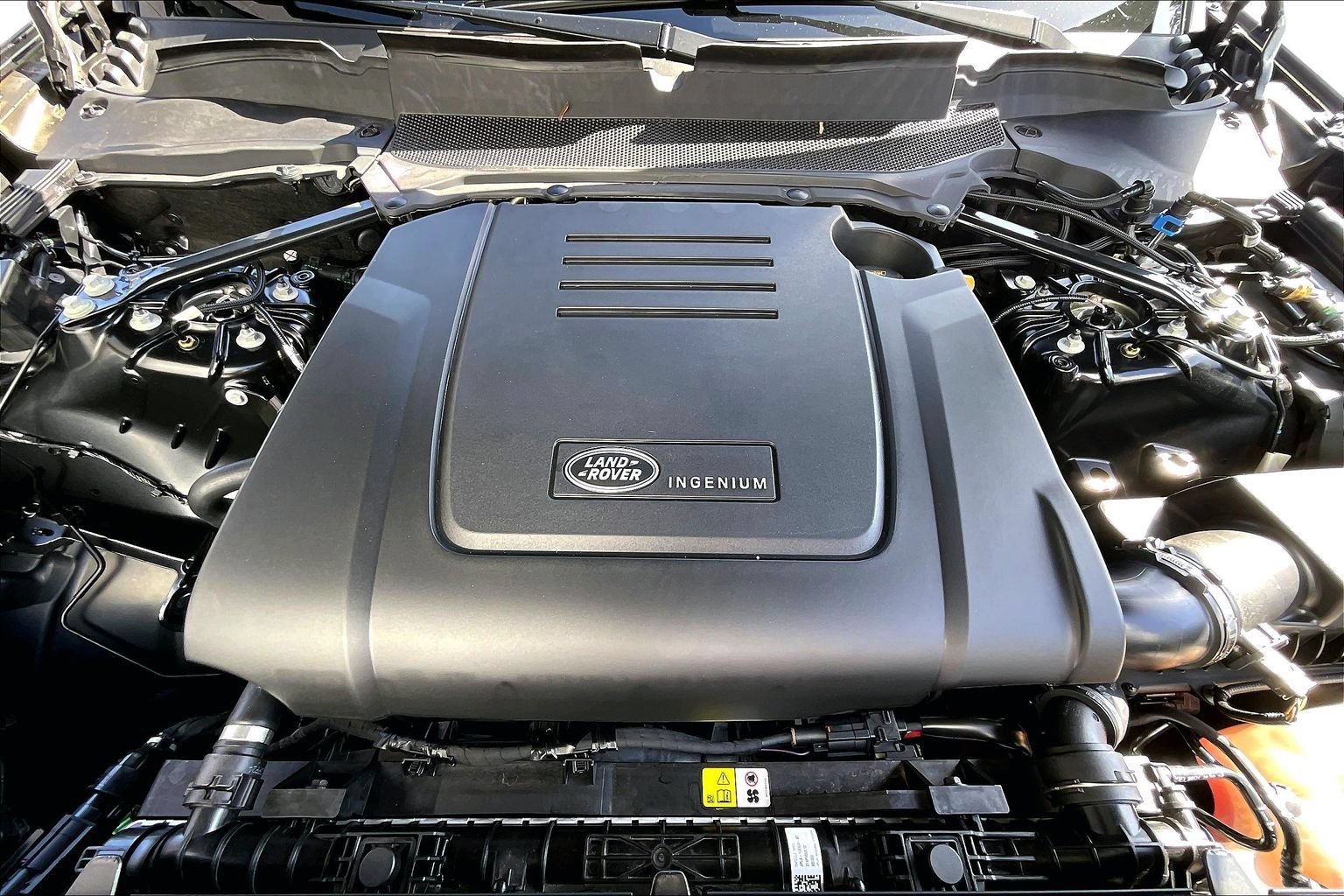 Used 2025 Land Rover Discovery Dynamic SE AWD/4WD image 9