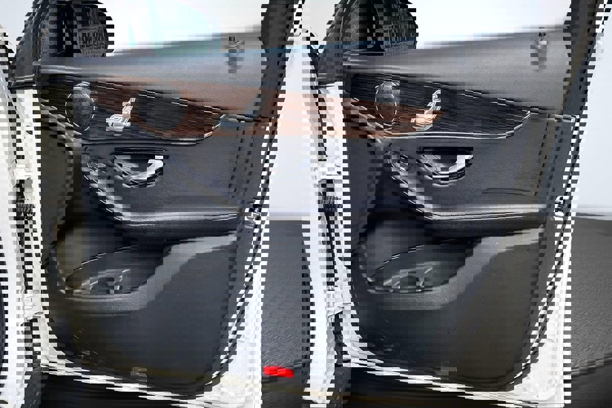 Used 2018 Mercedes-Benz GLC 300 SUV image 24