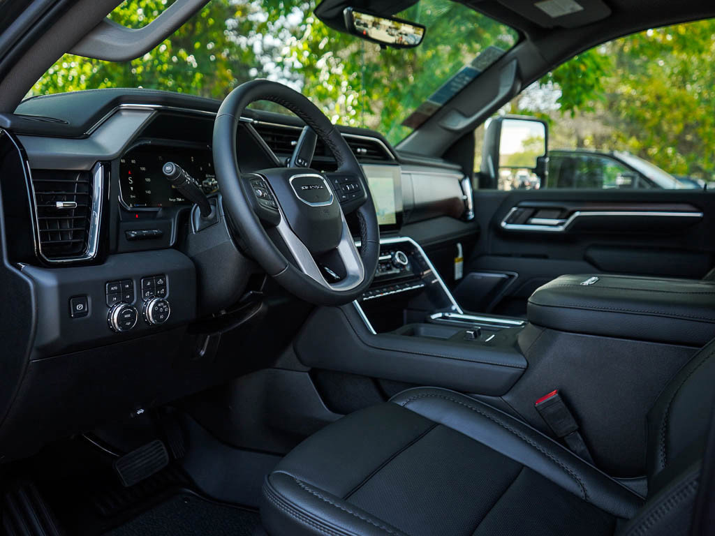 New 2026 GMC Sierra 3500 Denali w/ Denali Reserve Package image 16
