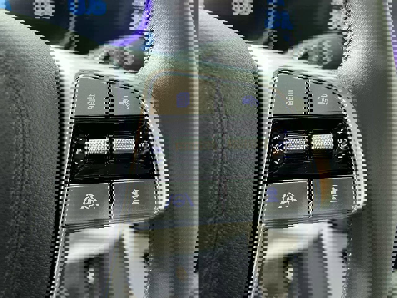 Certified 2024 Kia Telluride EX w/ EX Captain's Chair Package FWD image 16