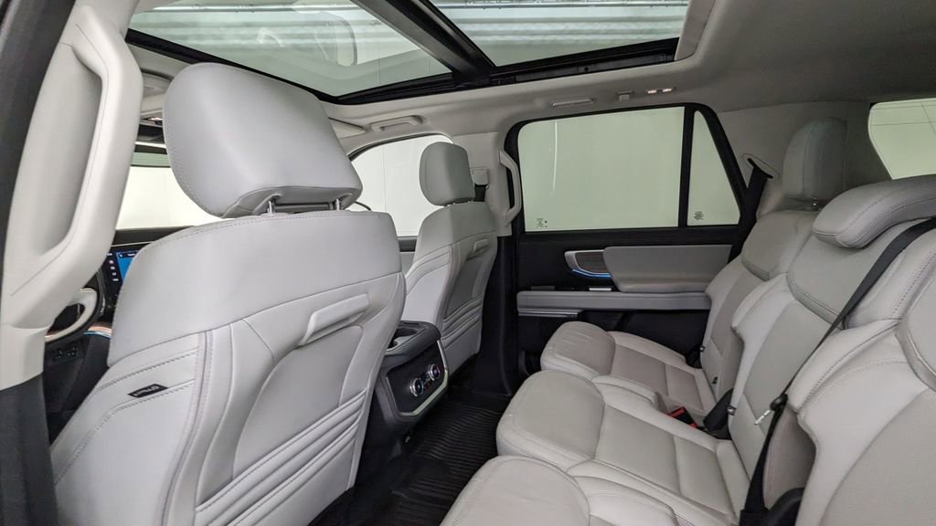 Certified 2025 Ford Expedition Platinum AWD/4WD image 36