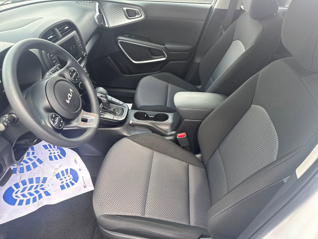 Used 2025 Kia Soul LX w/ LX Technology Package image 14
