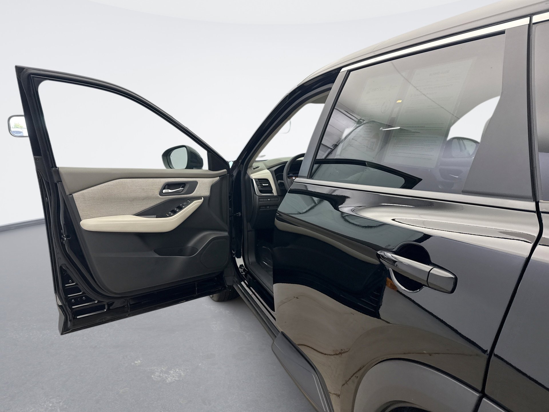 Used 2023 Nissan Rogue SV image 9