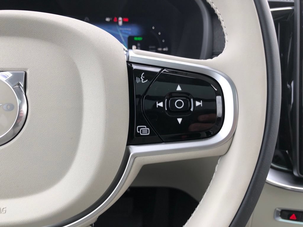 New 2026 Volvo XC90 T8 Ultra w/ Protection Package Premier AWD/4WD image 16