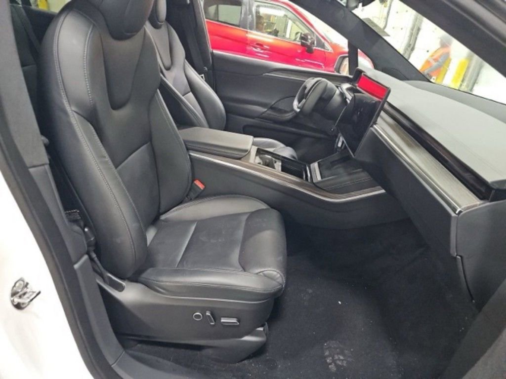 Used 2022 Tesla Model X image 10