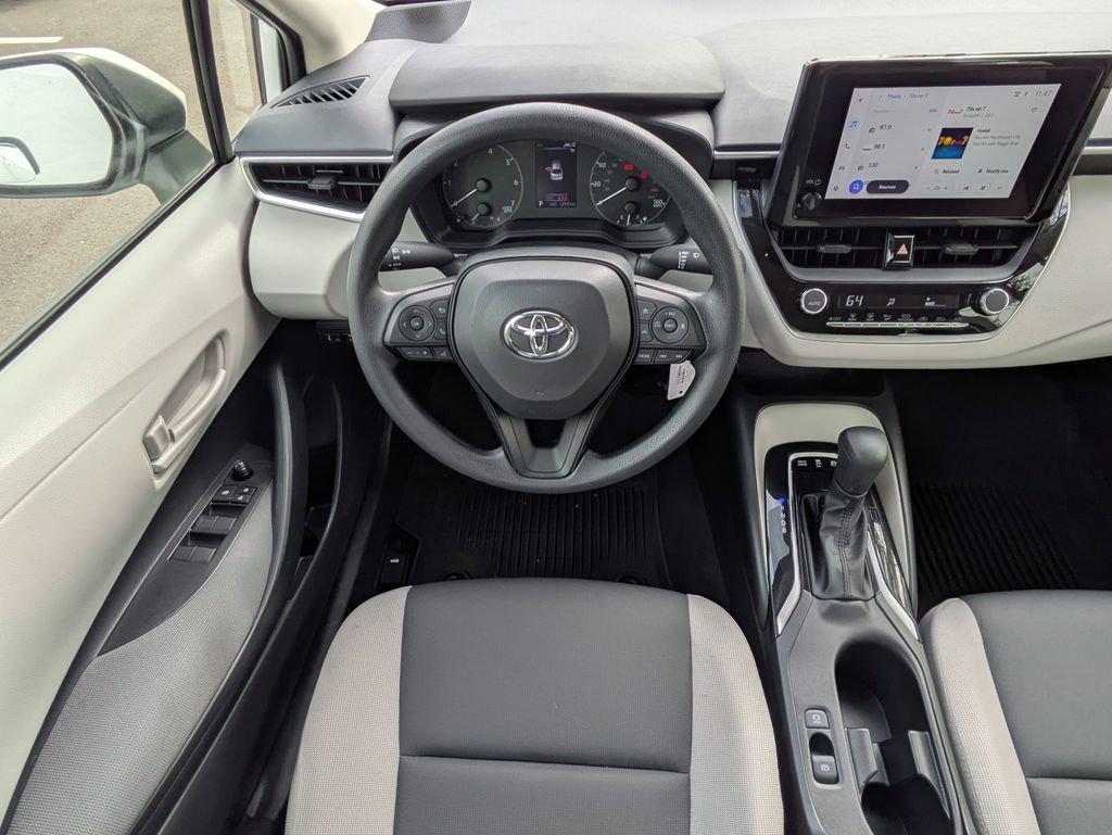 Used 2025 Toyota Corolla LE image 14