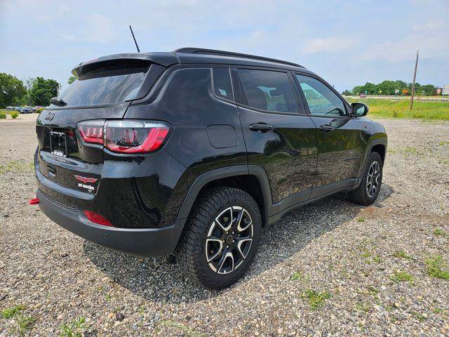 Used 2025 Jeep Compass Trailhawk AWD/4WD image 7