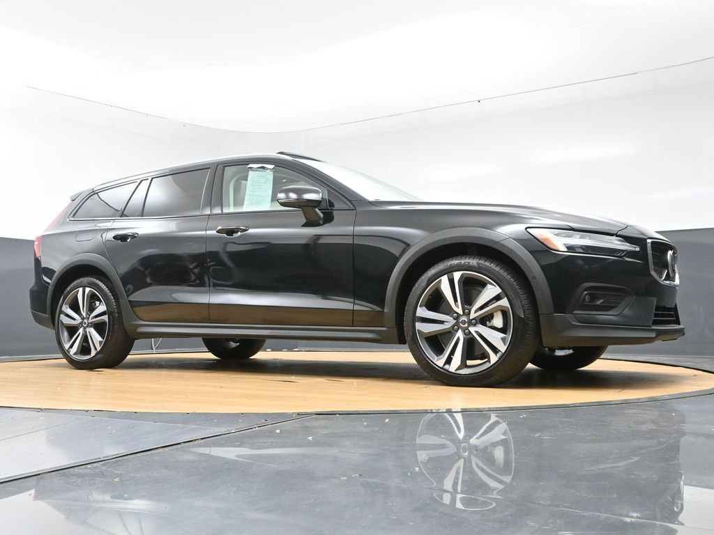 Used 2025 Volvo V60 B5 Cross Country Plus AWD/4WD image 49