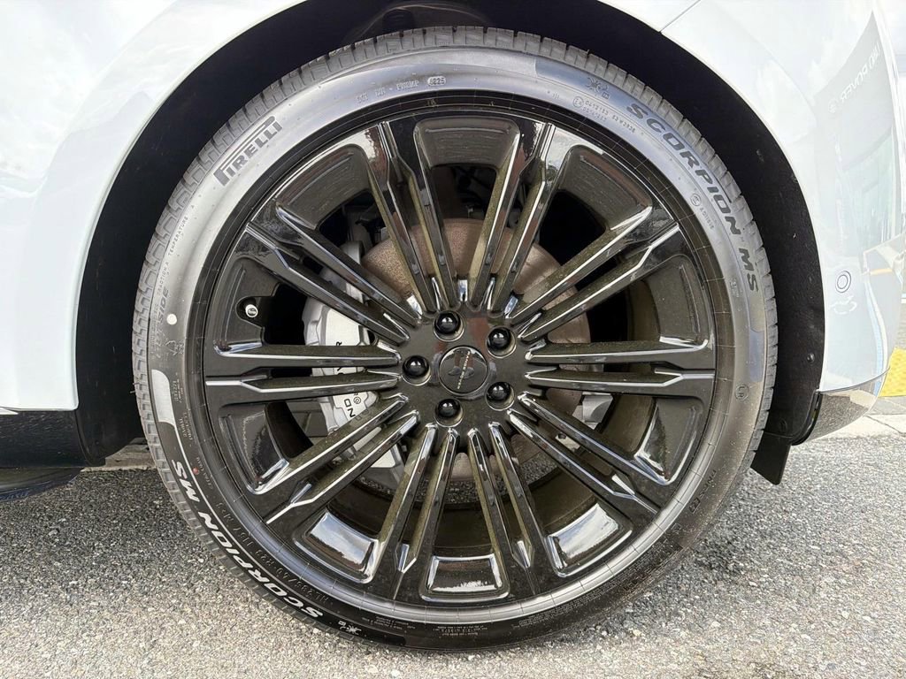 New 2025 Land Rover Range Rover SE image 10