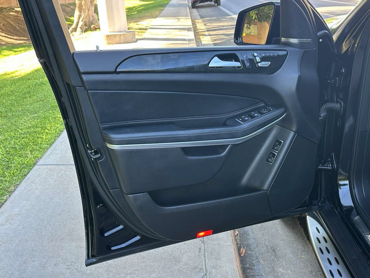 Used 2018 Mercedes-Benz GLS 550 4MATIC w/ Driver Assistance Package image 47
