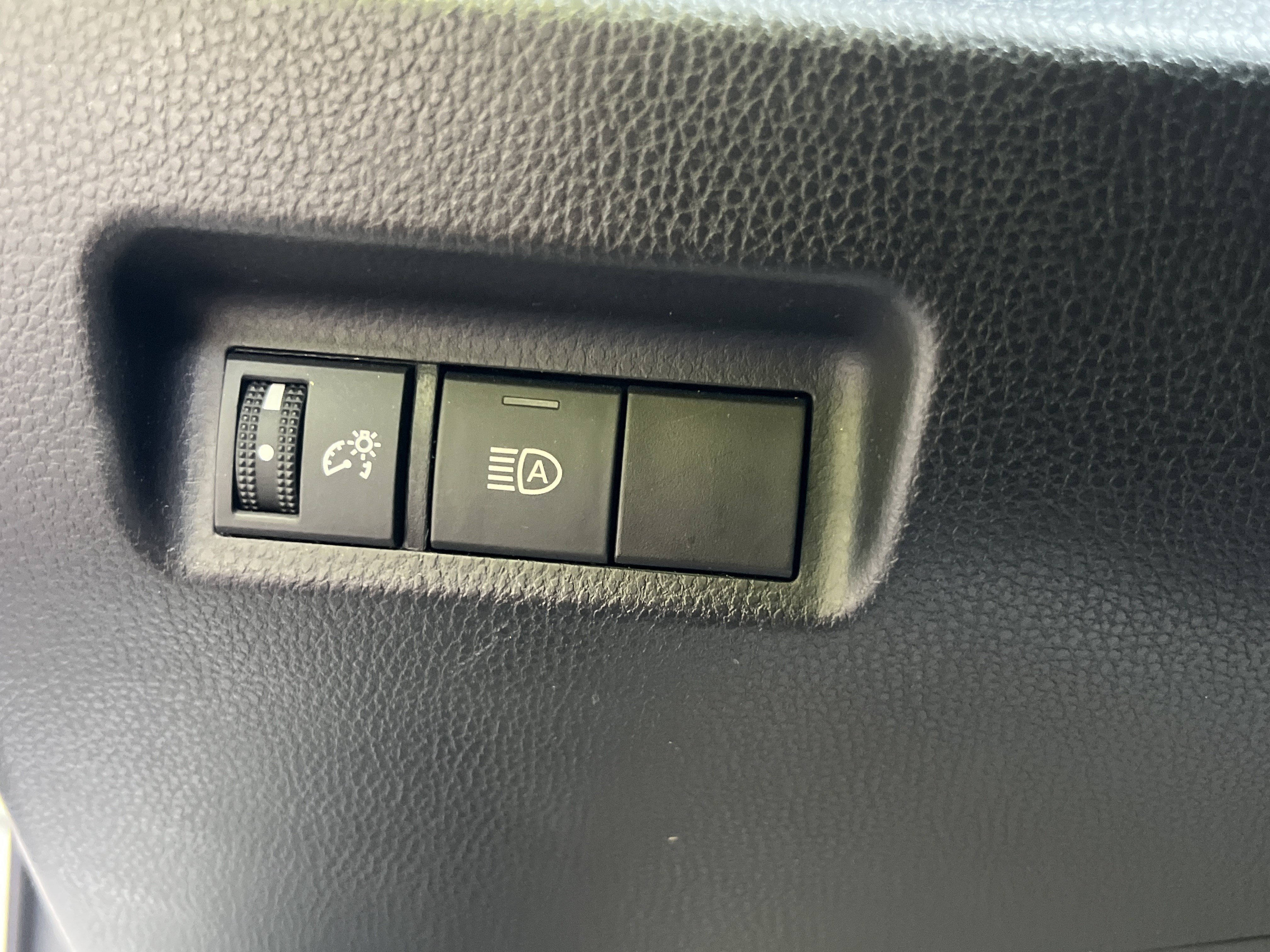 Used 2022 Toyota RAV4 LE FWD image 18
