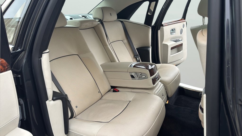 Used 2013 Rolls-Royce Ghost image 26