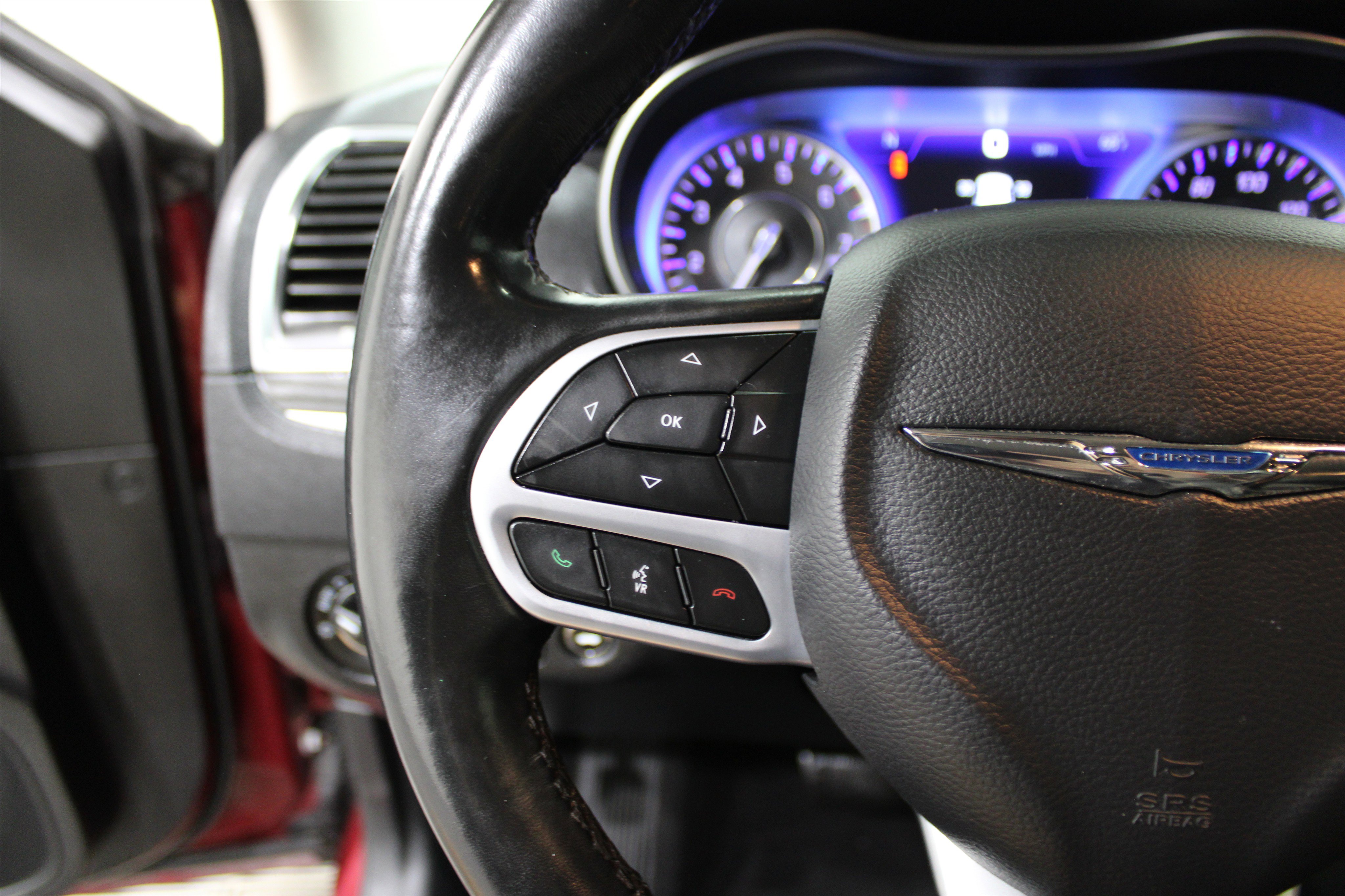 Used 2019 Chrysler 300 Touring w/ Sport Appearance Package image 10