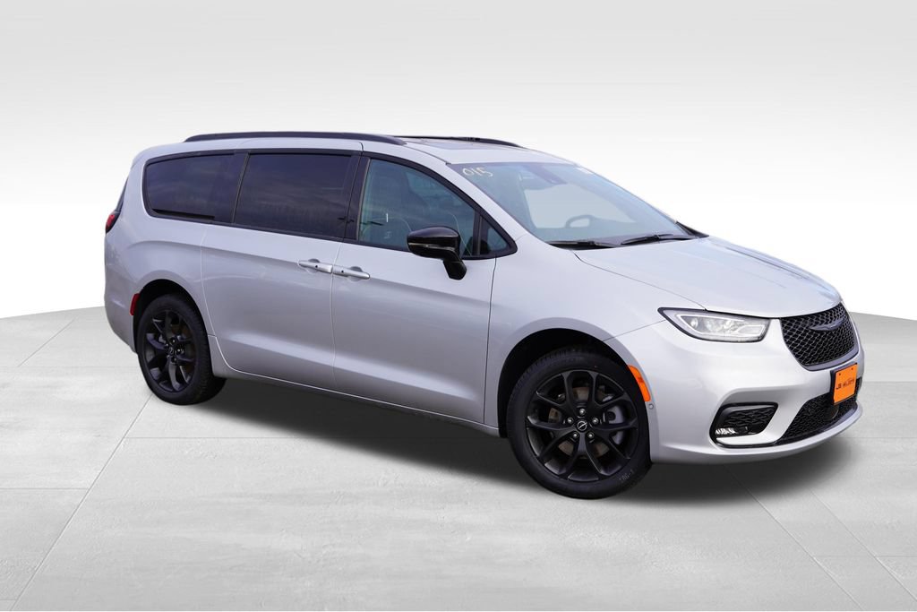 New 2026 Chrysler Pacifica Limited w/ S Appearance Package AWD/4WD image 2