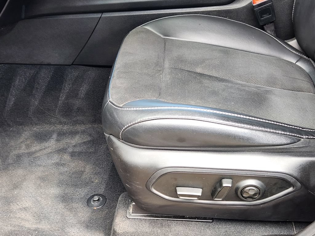 Used 2025 Jeep Grand Cherokee Altitude AWD/4WD image 8