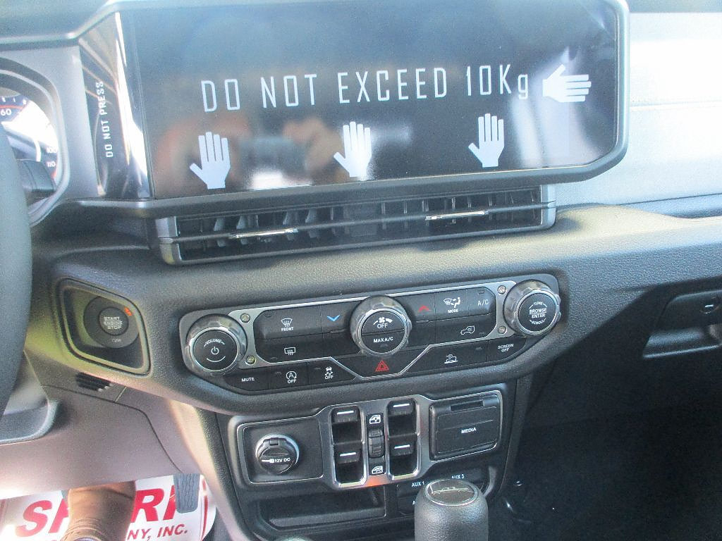 New 2025 Jeep Gladiator Sport AWD/4WD image 5
